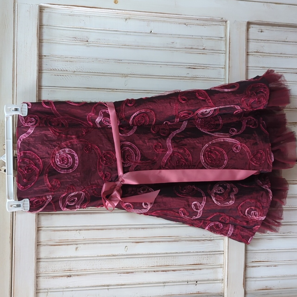 Jessica McClintock, Burgundy/ red strapless geometric swirl cocktail dress. Sz 6